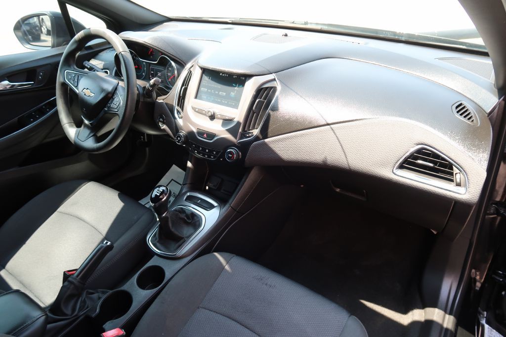 2018 Chevrolet Cruze Image 10
