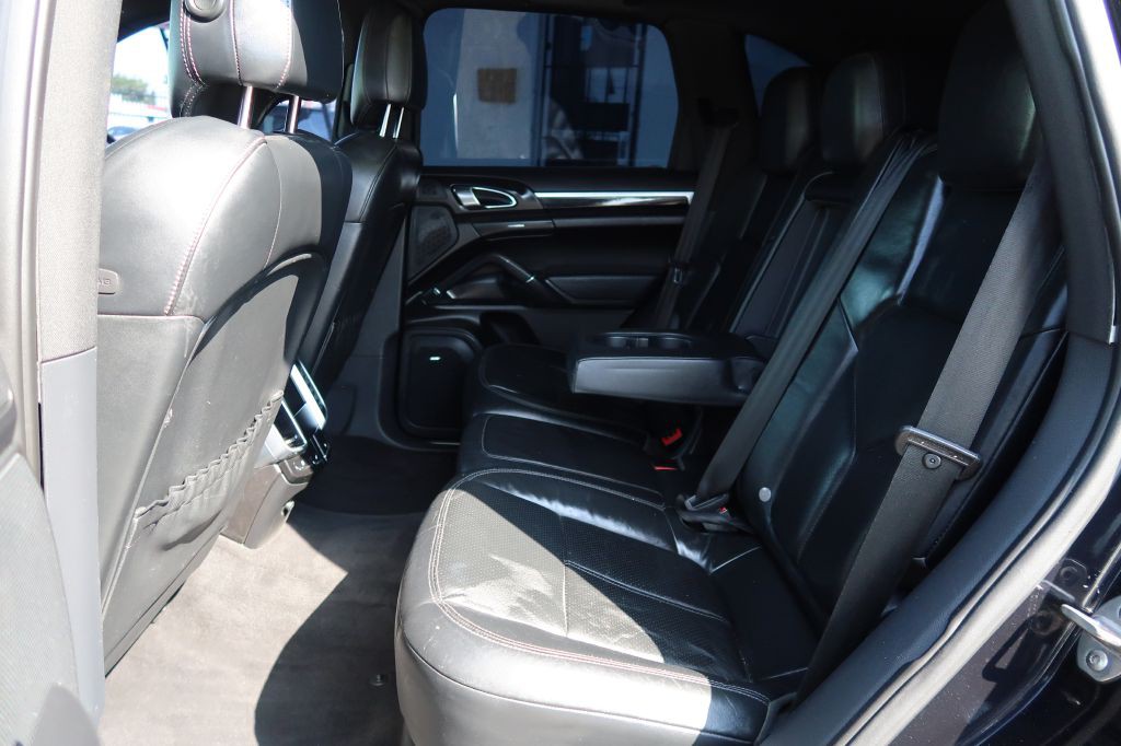 2012 Porsche Cayenne Image 8