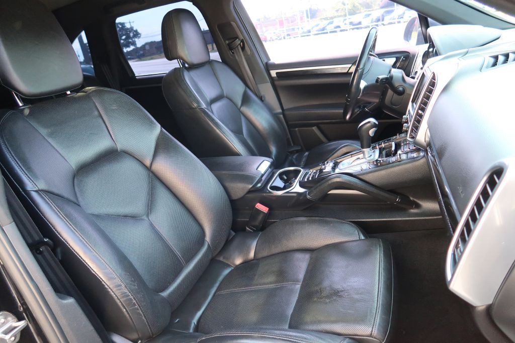 2012 Porsche Cayenne Image 10
