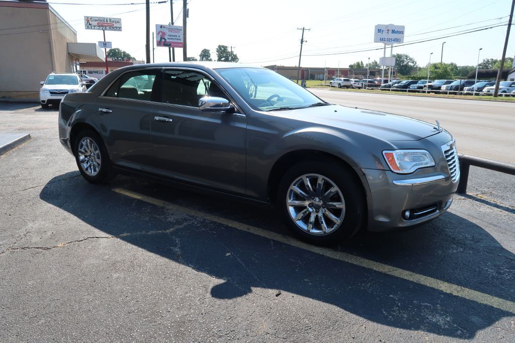 2012 Chrysler 300 Image 2