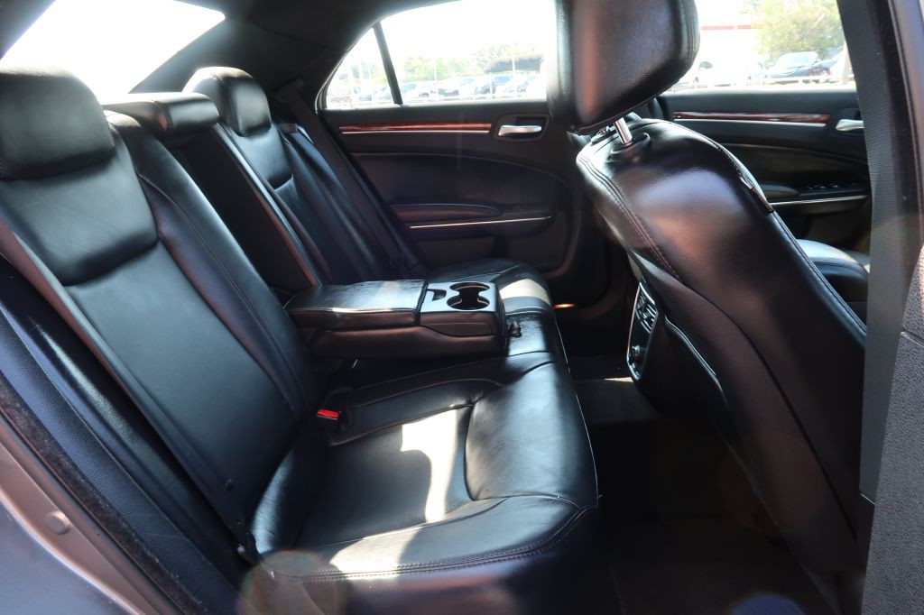 2012 Chrysler 300 Image 8