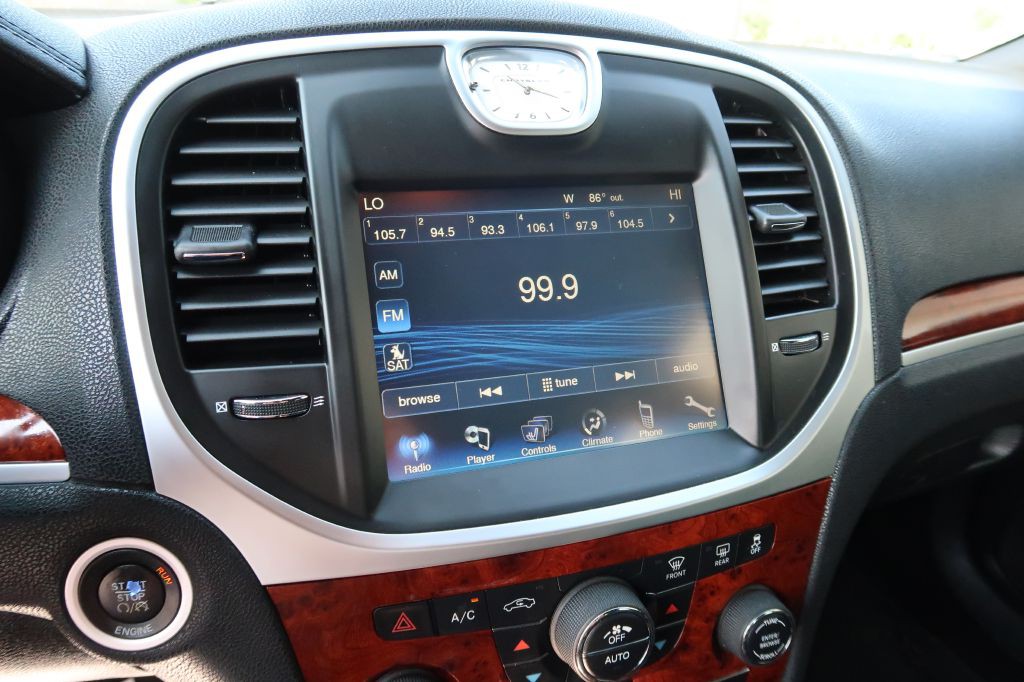 2012 Chrysler 300 Image 13