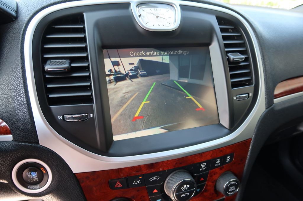2012 Chrysler 300 Image 14