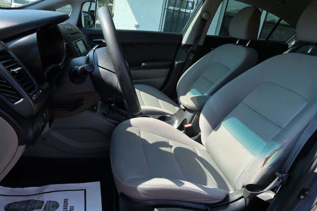 2016 Kia Forte Image 6