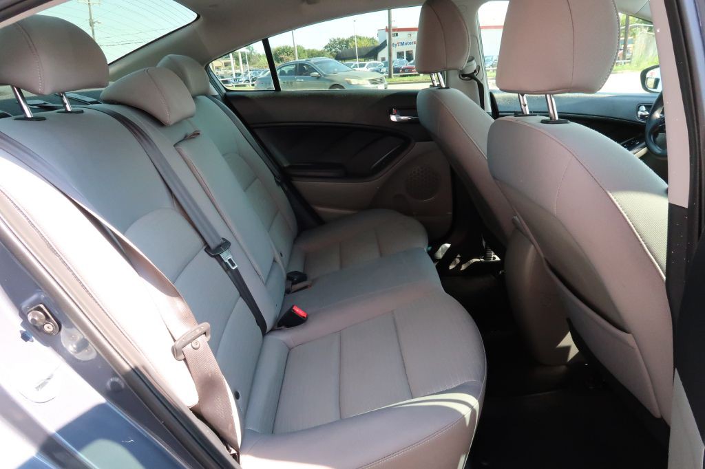 2016 Kia Forte Image 8