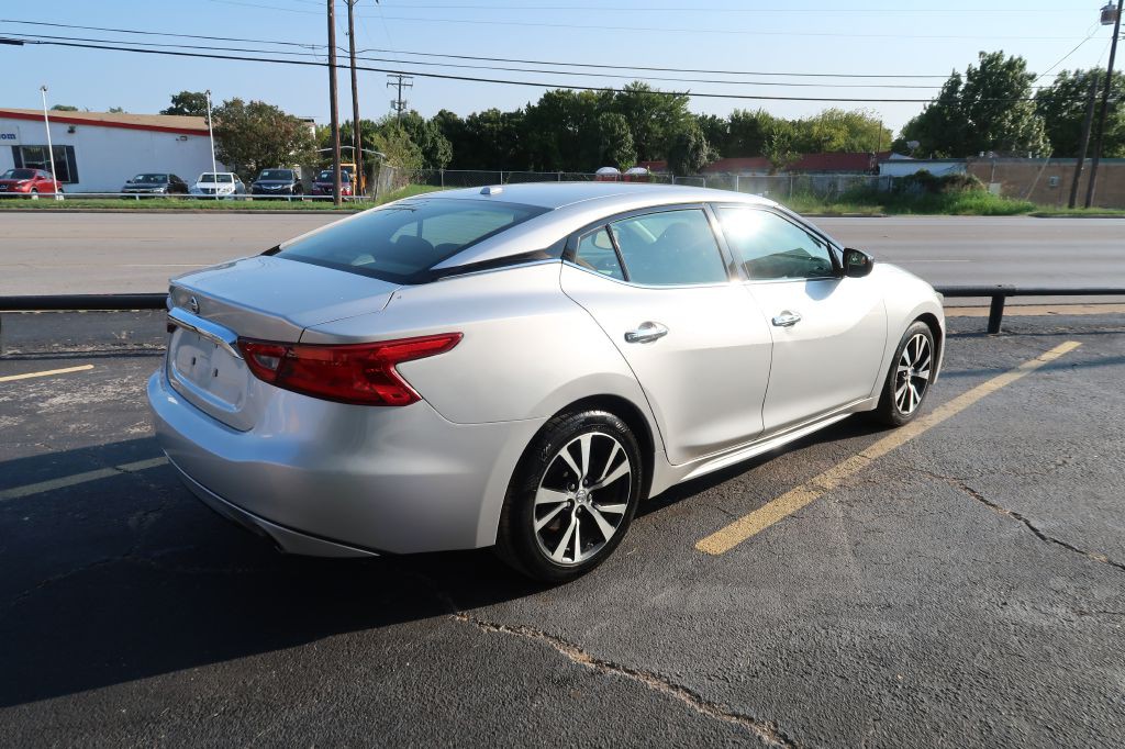 2016 Nissan Maxima Image 3