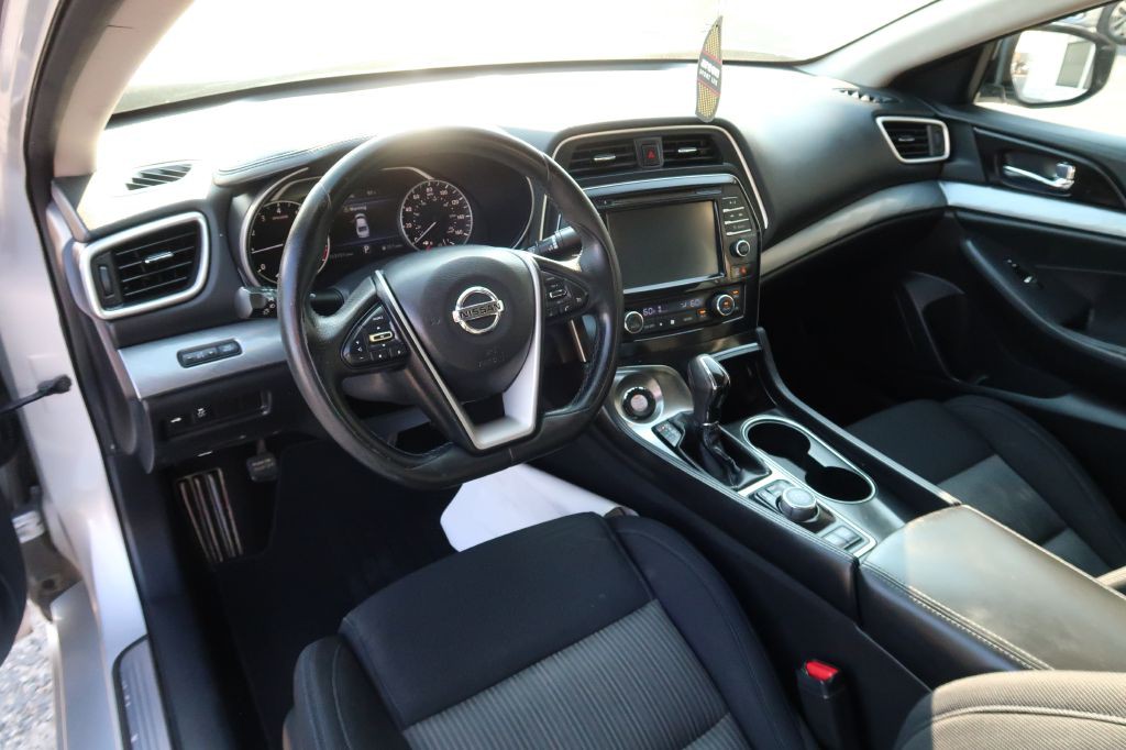 2016 Nissan Maxima Image 5