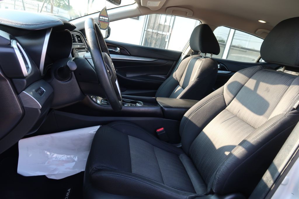 2016 Nissan Maxima Image 6