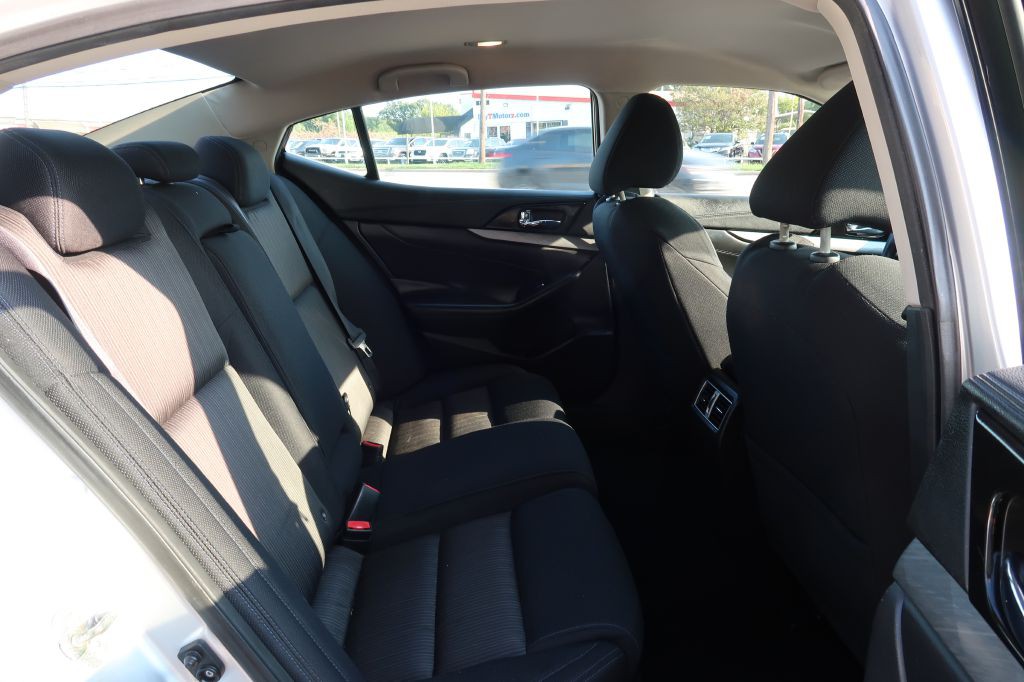 2016 Nissan Maxima Image 8