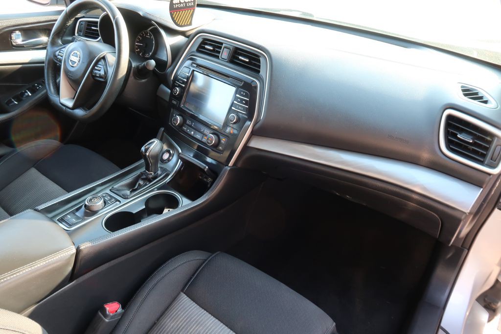 2016 Nissan Maxima Image 10