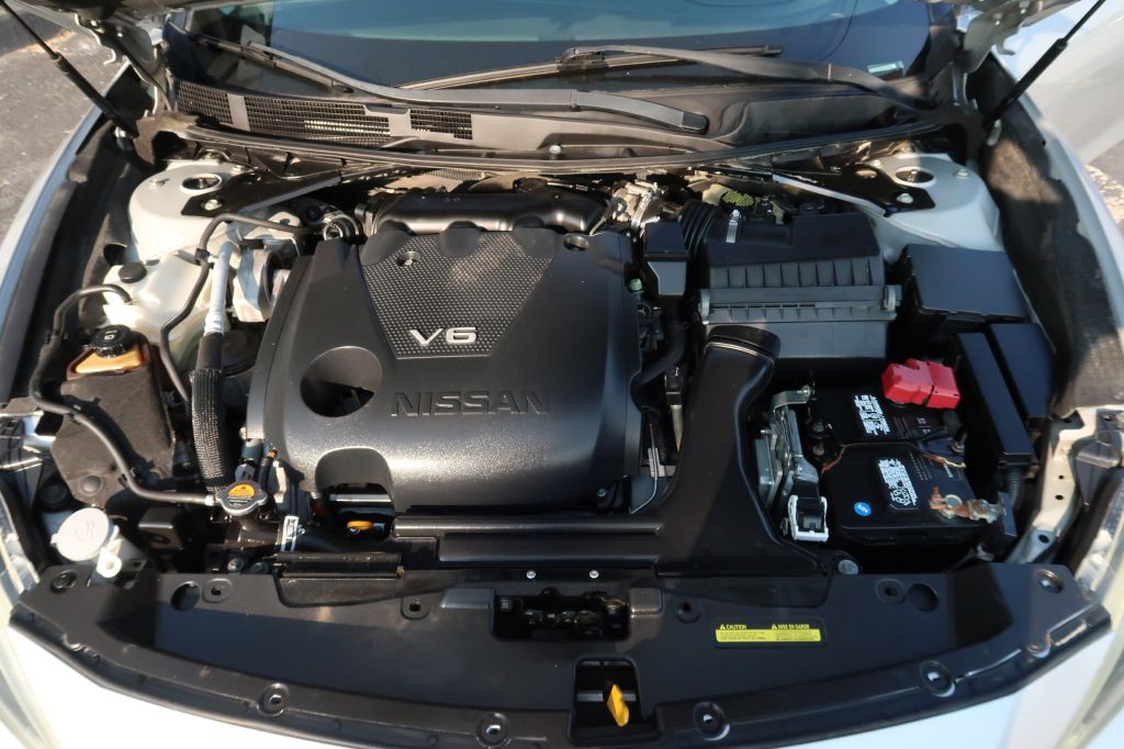 2016 Nissan Maxima Image 12