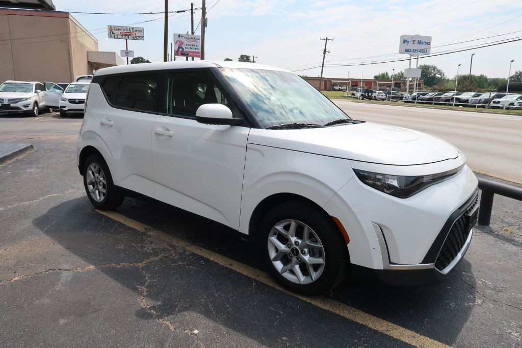 2023 Kia Soul Image 3