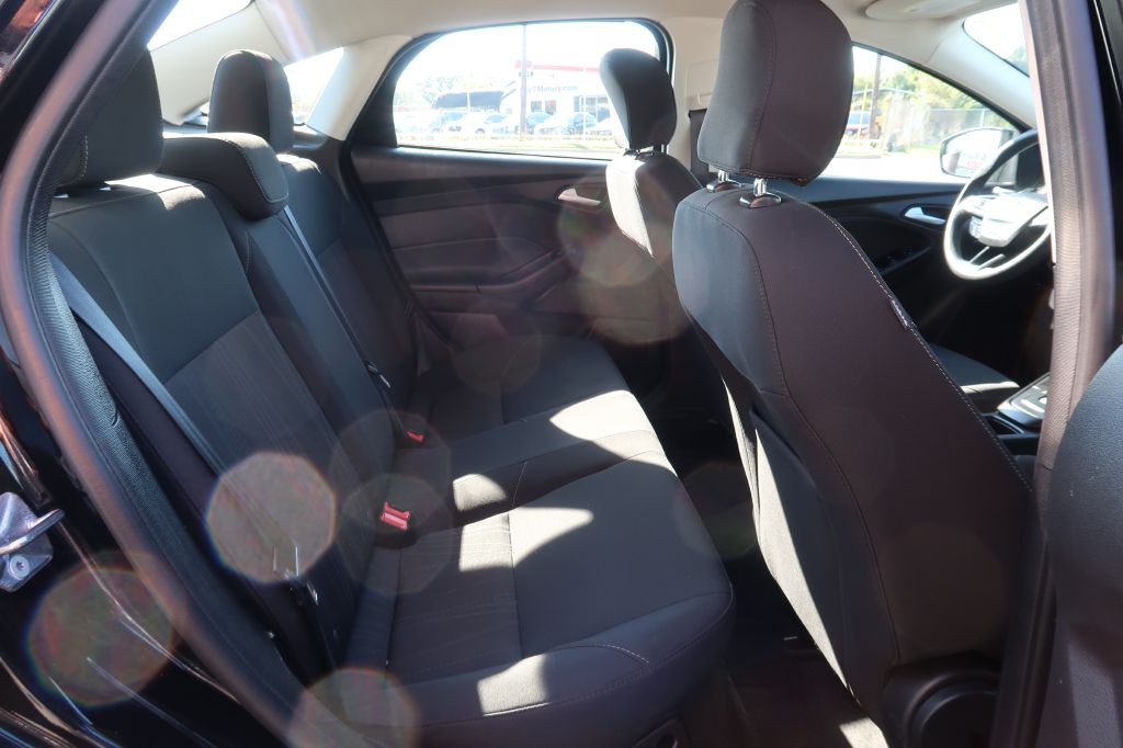 2017 Ford Focus Image 8