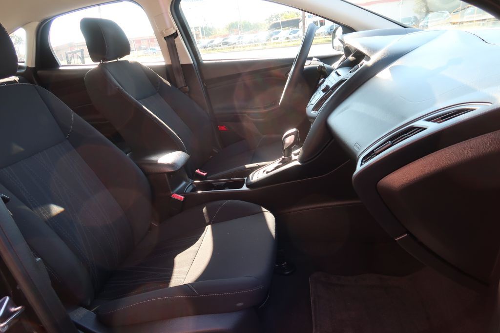 2017 Ford Focus Image 9