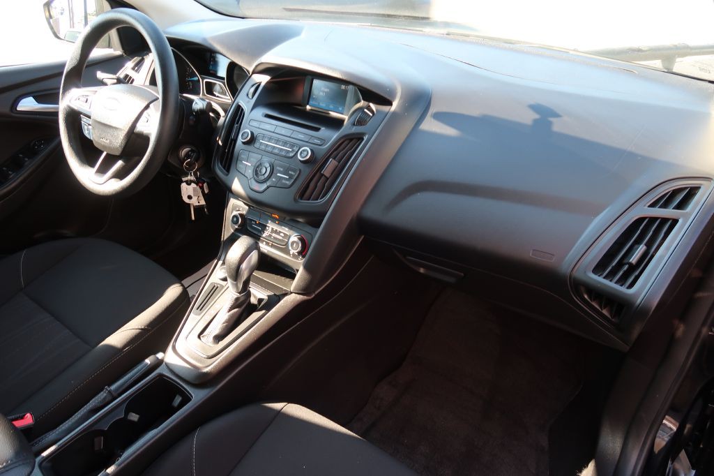 2017 Ford Focus Image 10