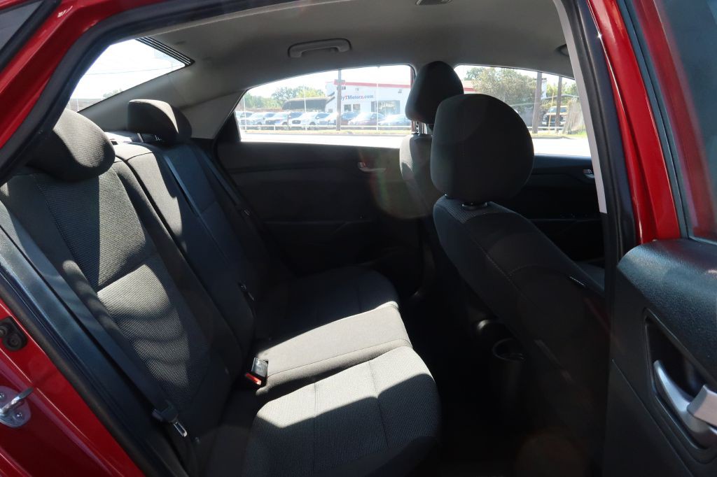 2018 Hyundai Accent Image 8
