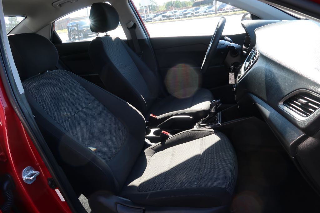 2018 Hyundai Accent Image 9