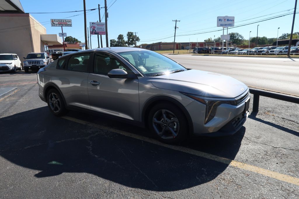 2025 Kia K4 Image 2