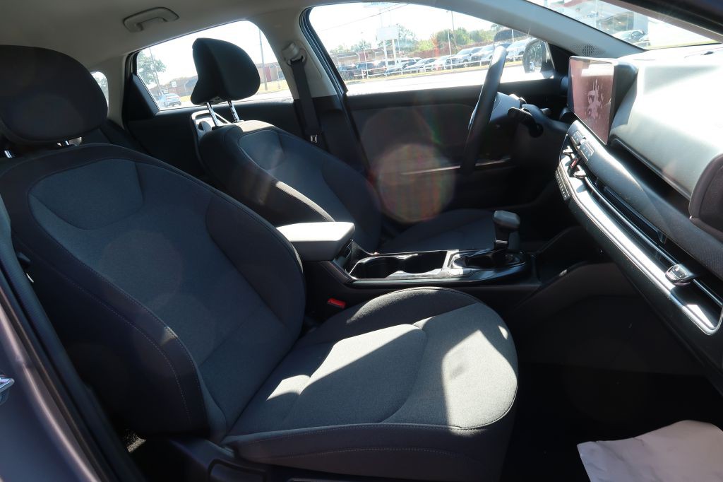 2025 Kia K4 Image 10
