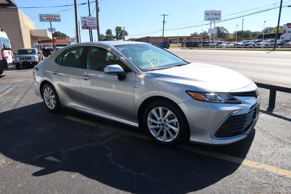 2023 Toyota Camry Image 3