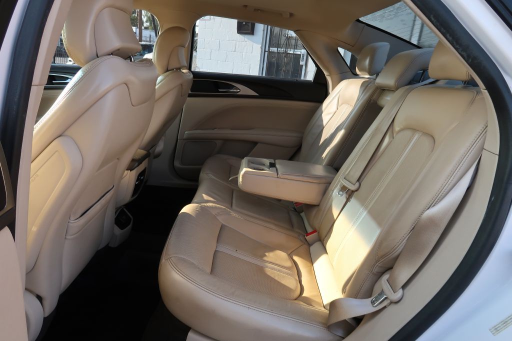 2017 Lincoln MKZ Image 8
