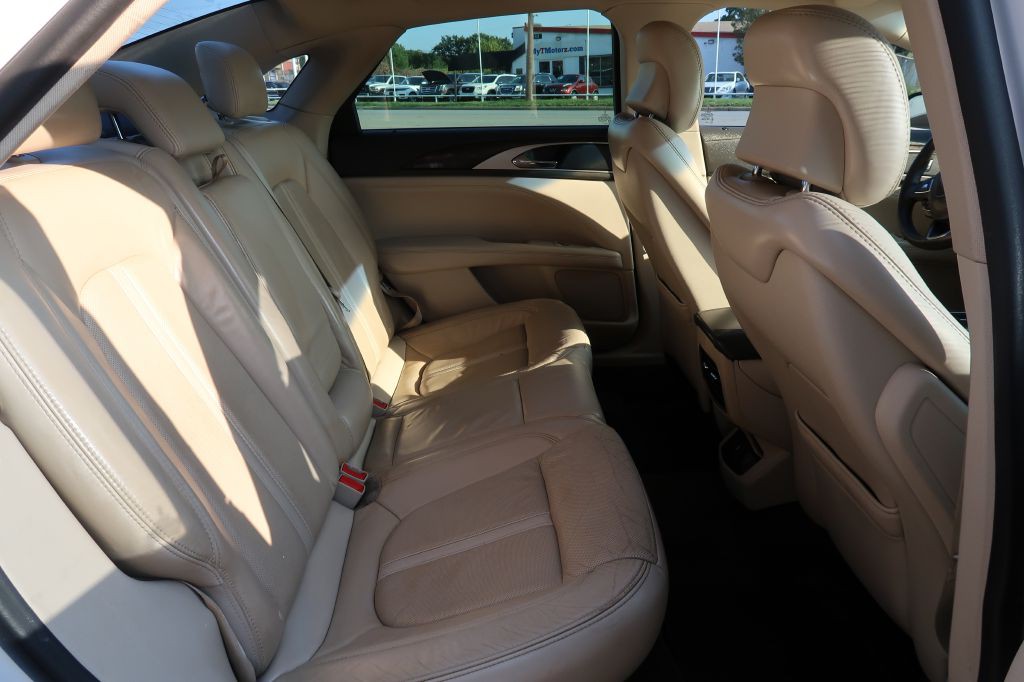 2017 Lincoln MKZ Image 9