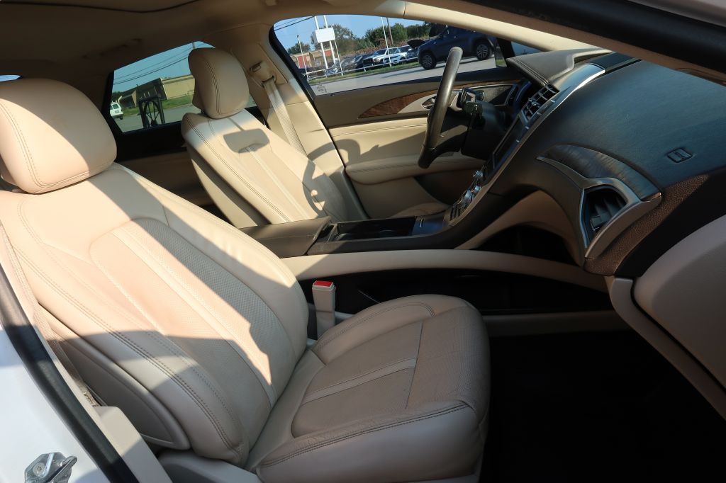 2017 Lincoln MKZ Image 10