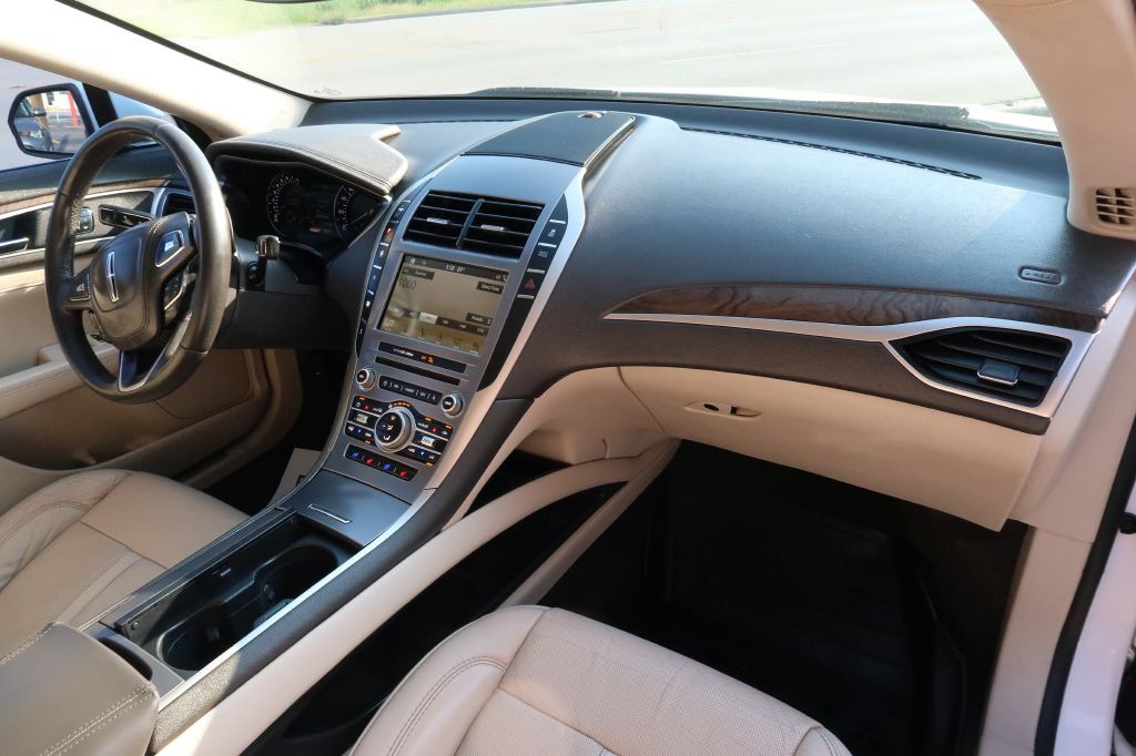 2017 Lincoln MKZ Image 11