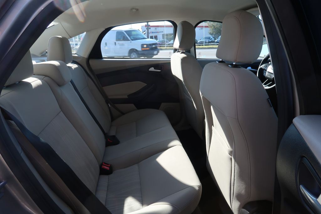 2015 Ford Focus Image 8