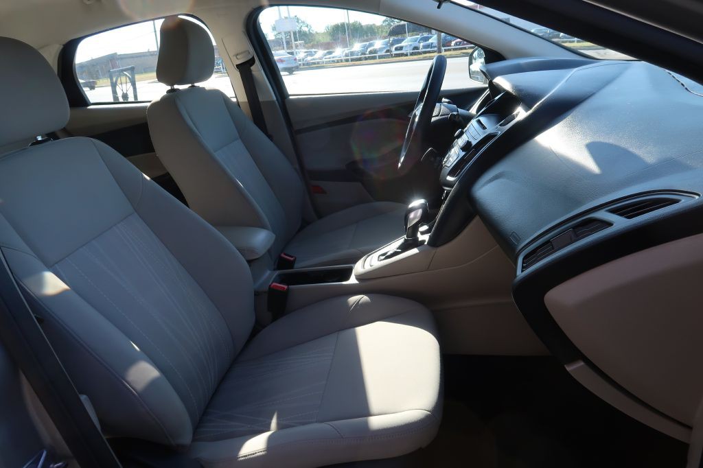 2015 Ford Focus Image 9