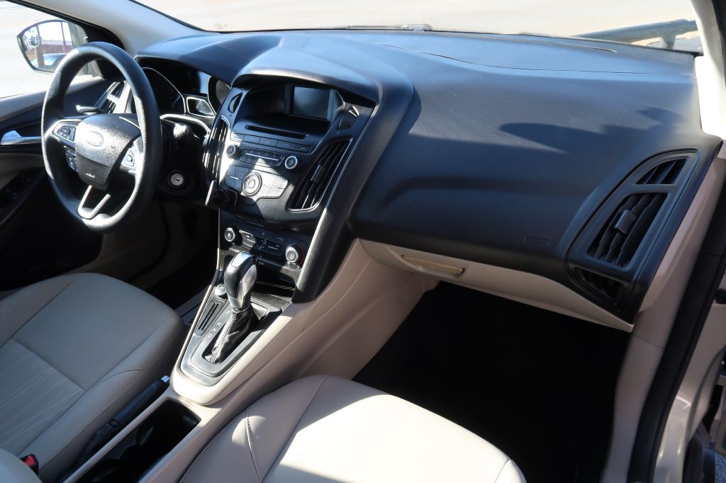 2015 Ford Focus Image 10