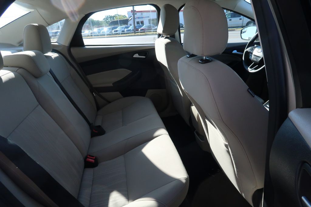 2015 Ford Focus Image 11