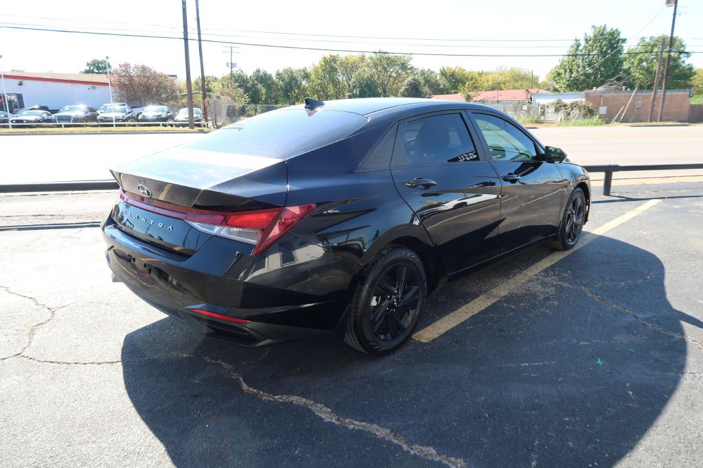 2022 Hyundai Elantra Image 4