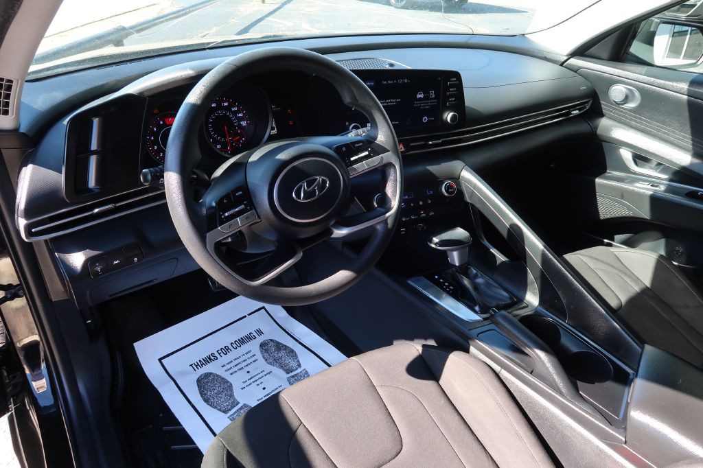 2022 Hyundai Elantra Image 7