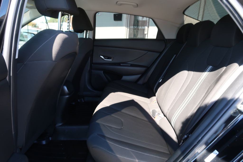 2022 Hyundai Elantra Image 8