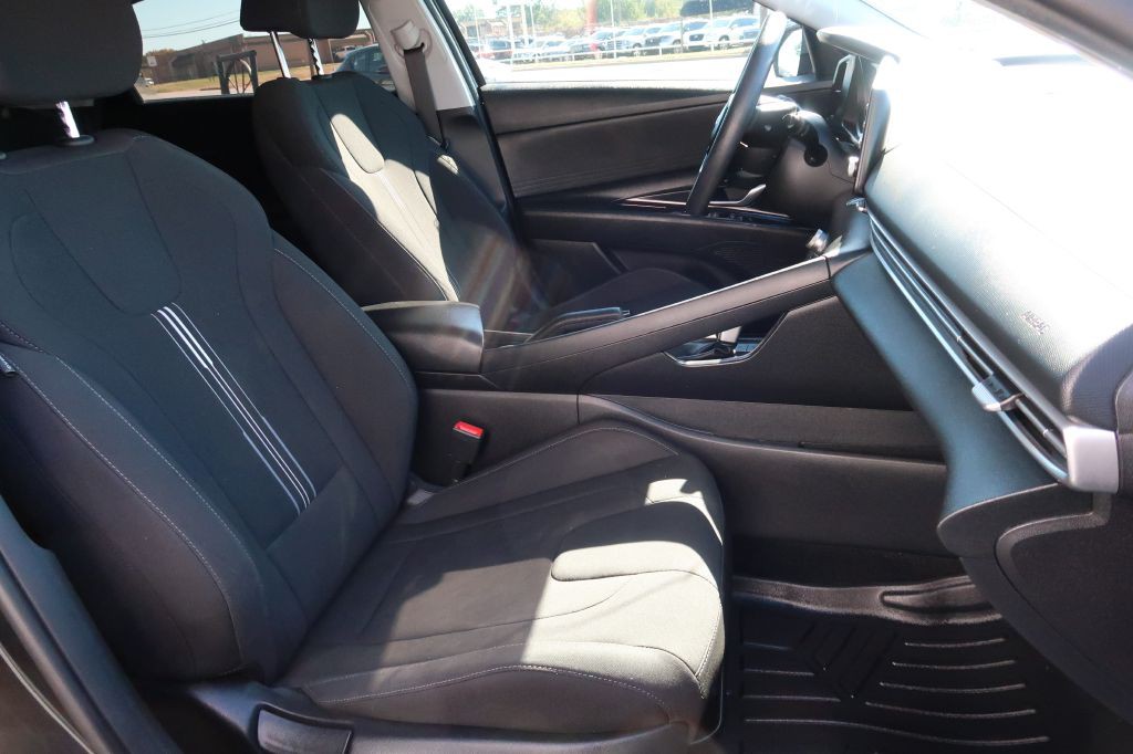 2022 Hyundai Elantra Image 10