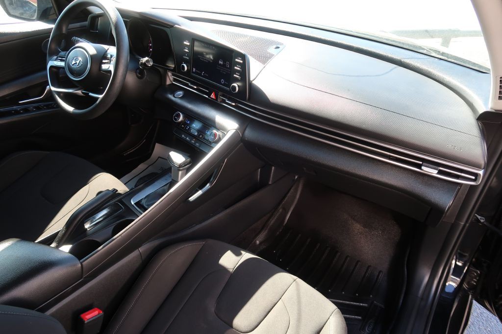 2022 Hyundai Elantra Image 11