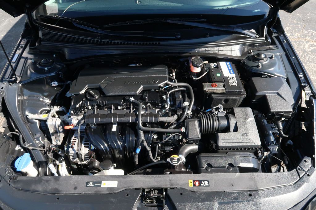 2022 Hyundai Elantra Image 13