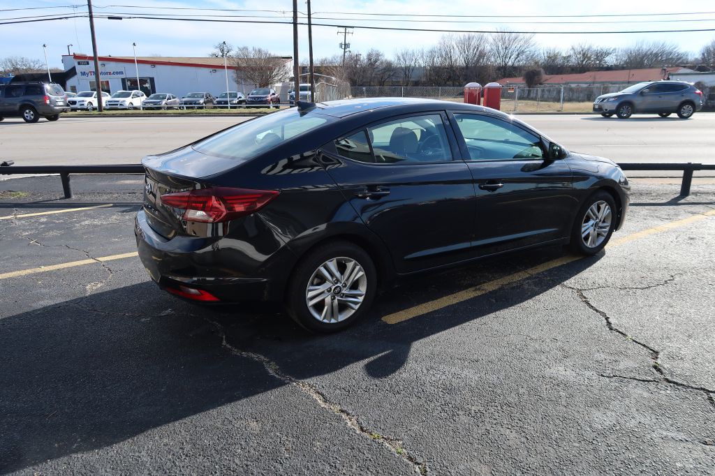 2020 Hyundai Elantra Image 3