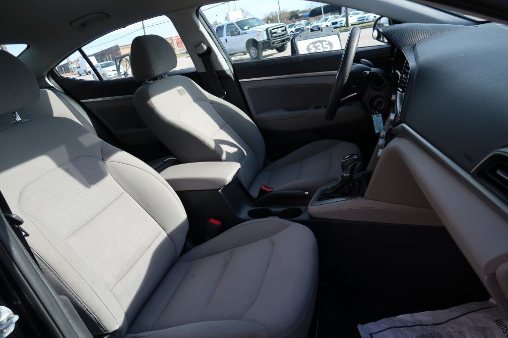 2020 Hyundai Elantra Image 9