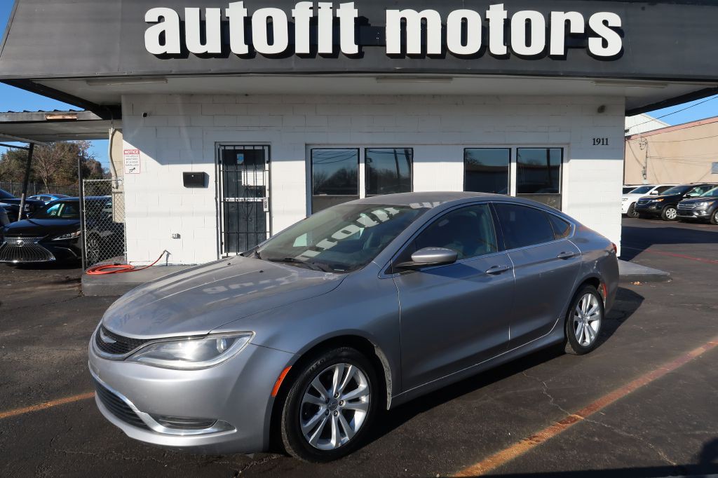 2016 Chrysler 200 Image 1