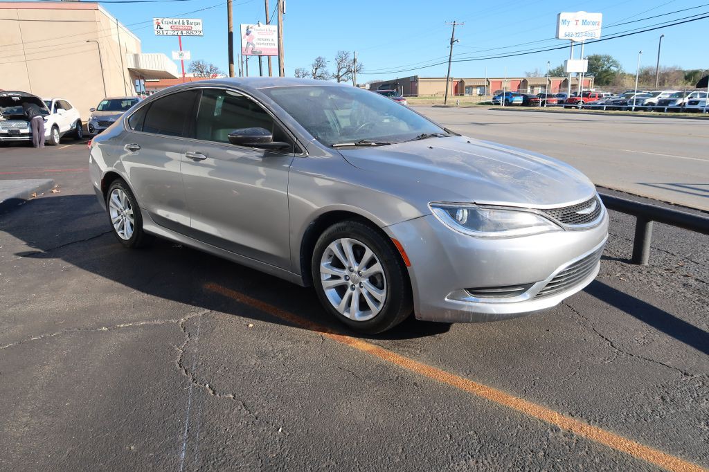 2016 Chrysler 200 Image 2