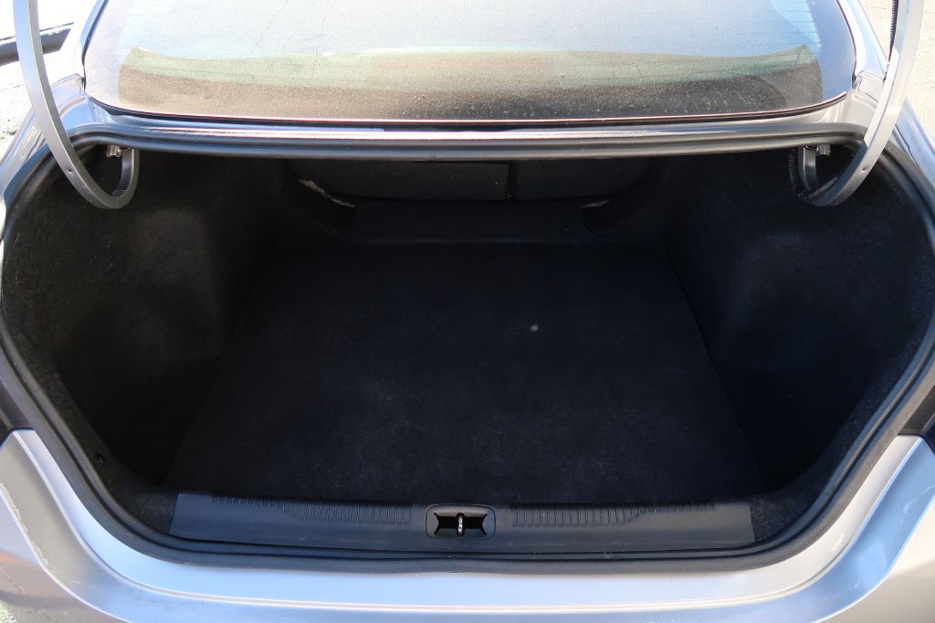 2016 Chrysler 200 Image 11