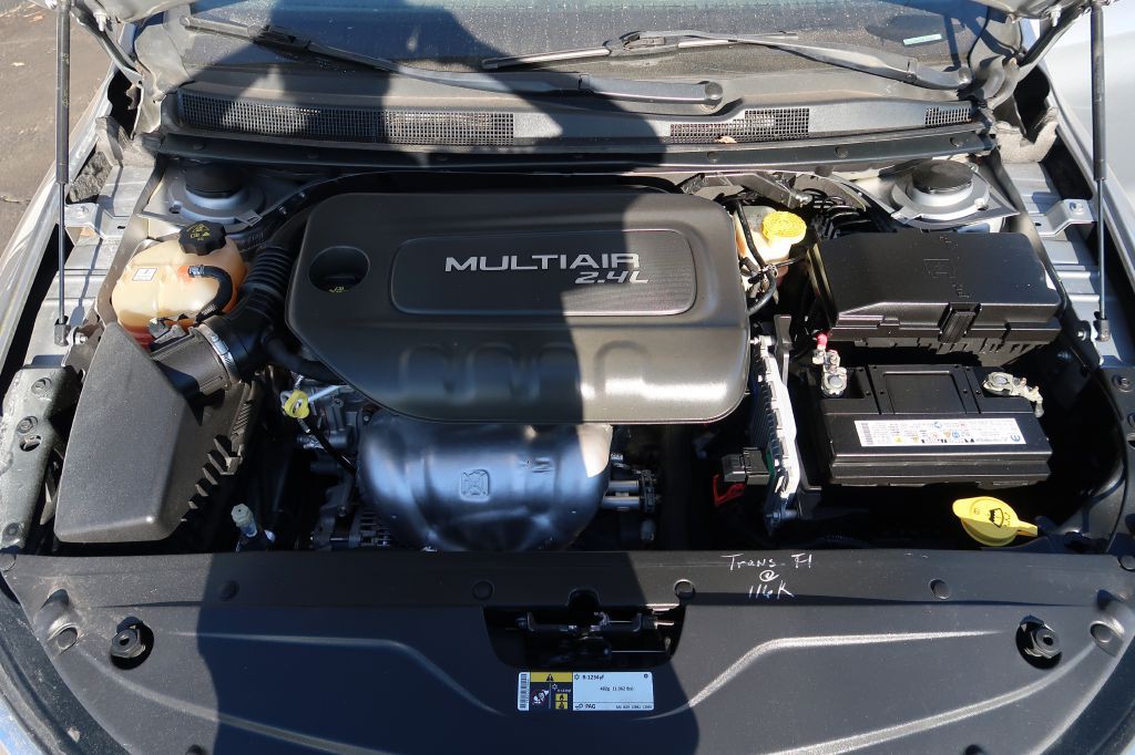 2016 Chrysler 200 Image 12