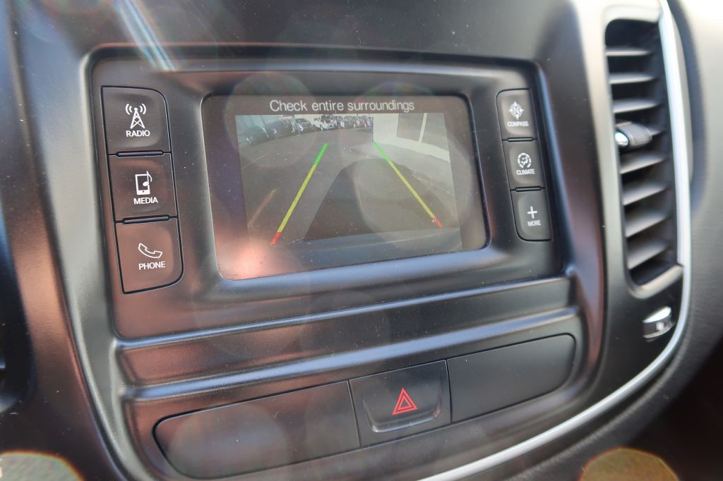 2016 Chrysler 200 Image 14