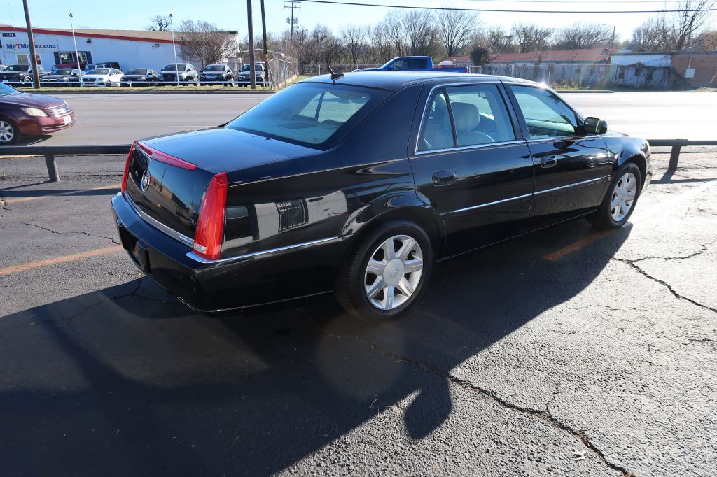 2007 Cadillac DTS Image 3