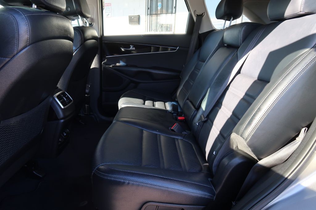 2016 Kia Sorento Image 7