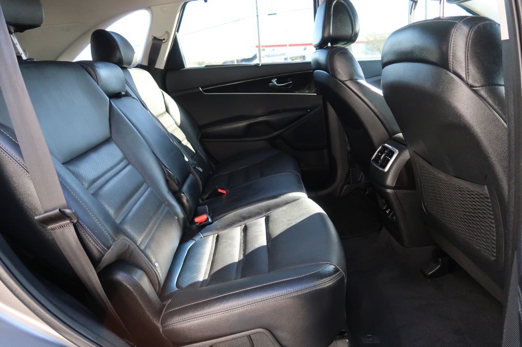 2016 Kia Sorento Image 8