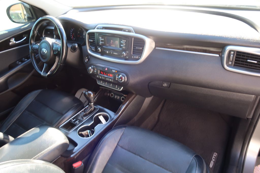 2016 Kia Sorento Image 11