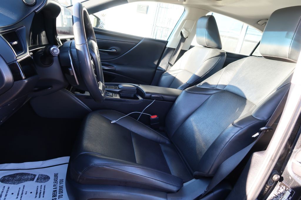 2022 Lexus ES Image 7